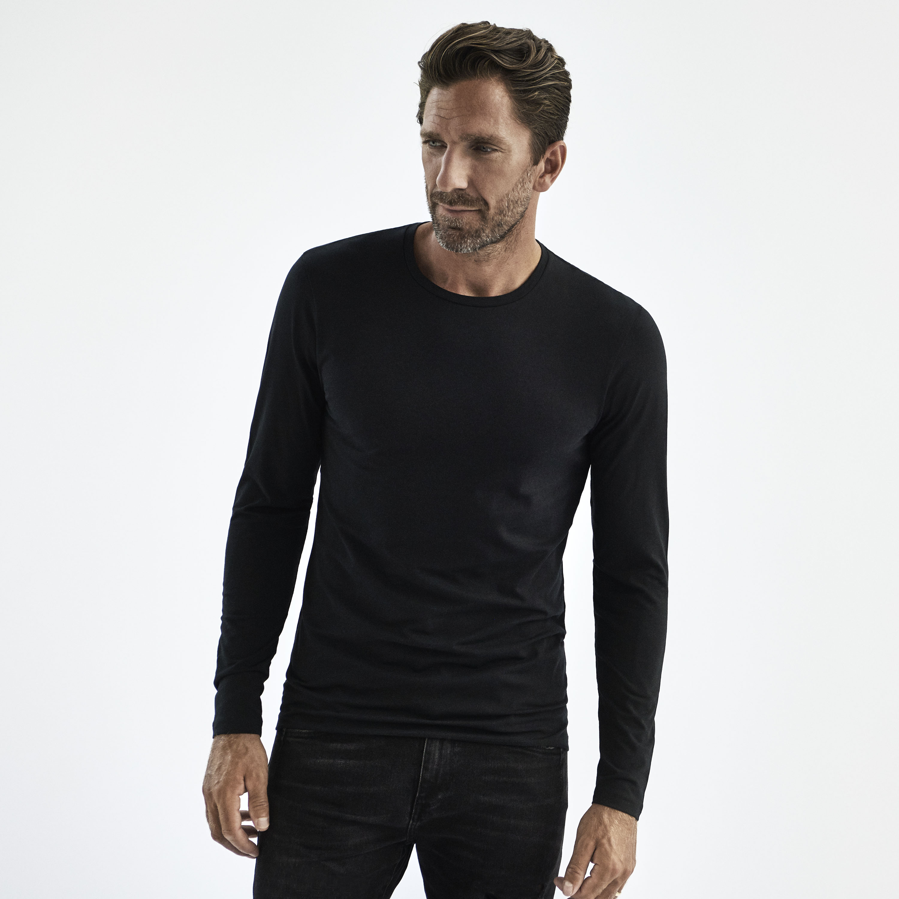 Men's long-sleeved black T-shirt made of organic cotton and elastane ...